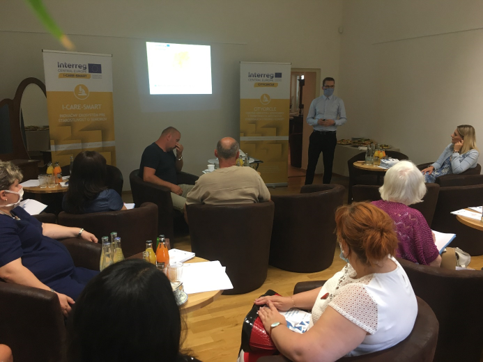 Prvá zo série diskusií o potrebách seniorov – začali sme v Rožňave